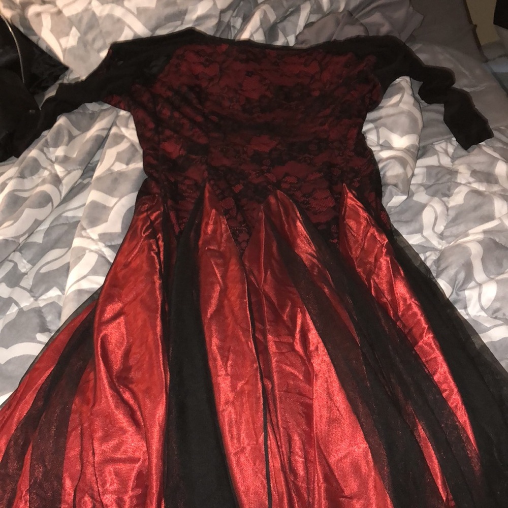 Red dress medium - Picture 3 of 4